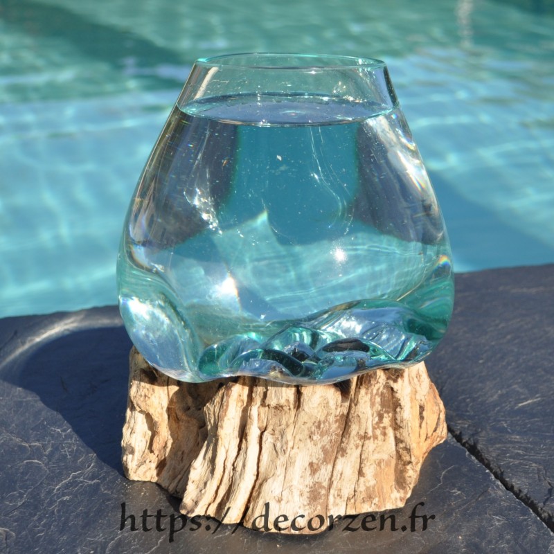 Verre à punch ou  vase en verre recyclé soufflé en fusion sur du bois flotté, le vase est amovible pour le lavage