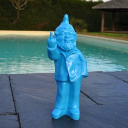 Celui-ci est un nain de jardin insolent faisant un doigt d'honneur.