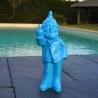 Celui-ci est un nain de jardin insolent faisant un doigt d'honneur.