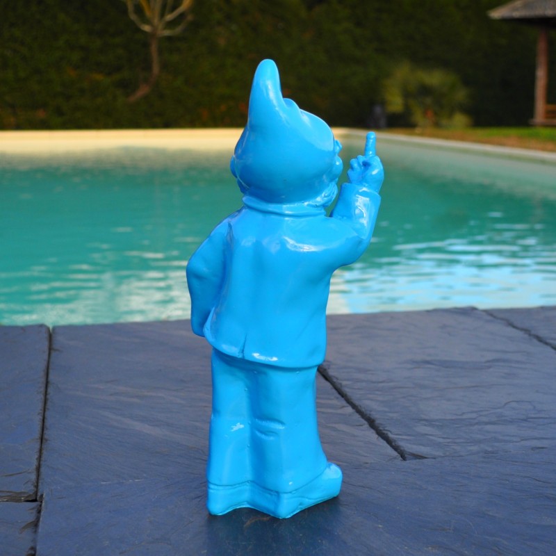Celui-ci est un nain de jardin insolent faisant 1 doigt d'honneur.