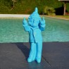 Celui-ci est un nain de jardin insolent faisant deux doigts d'honneur.