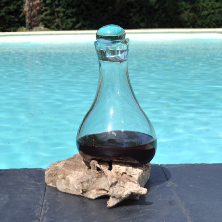 Verre recyclé soufflé et moulé sur du bois flotté