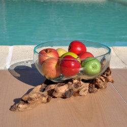Ce saladier ou ramequin a été fait en verre recyclé soufflé à la bouche en fusion sur du bois flotté.