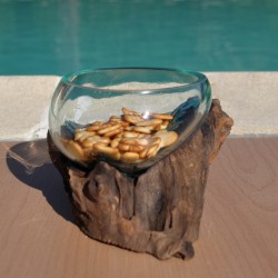 Terrarium, saladier ou ramequin en verre recyclé soufflé coulé en fusion sur du bois flotté.