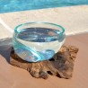 Saladier ou ramequin en verre recyclé soufflé coulé en fusion sur du bois flotté.