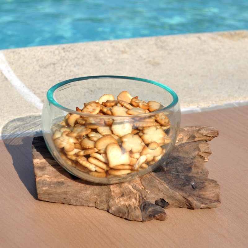Terrarium, saladier ou ramequin en verre recyclé soufflé coulé en fusion sur du bois flotté.