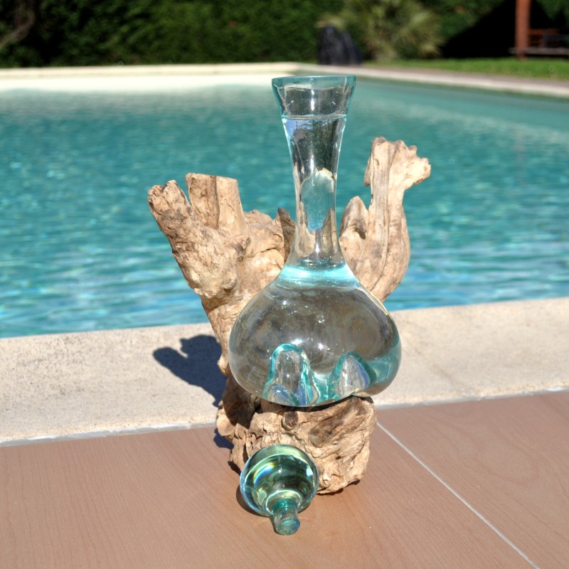 Verre recyclé soufflé et moulé sur du bois flotté