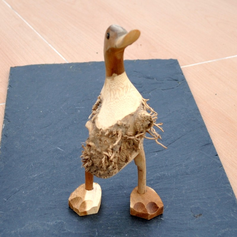 Grand canard humoristique en maillot rouge vintage, fait main en bois et bambou.