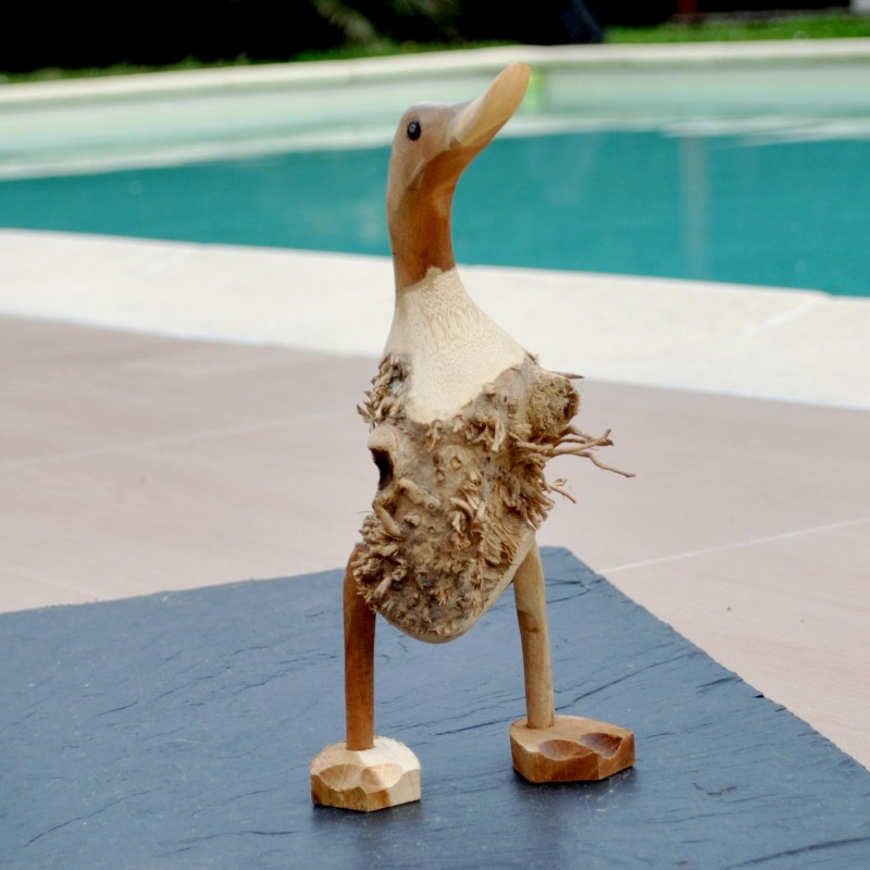 Grand canard humoristique en maillot rouge vintage, fait main en bois et bambou.