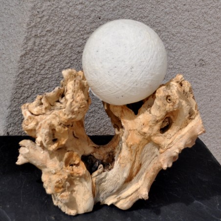 Globe rond en fils de coton et résine