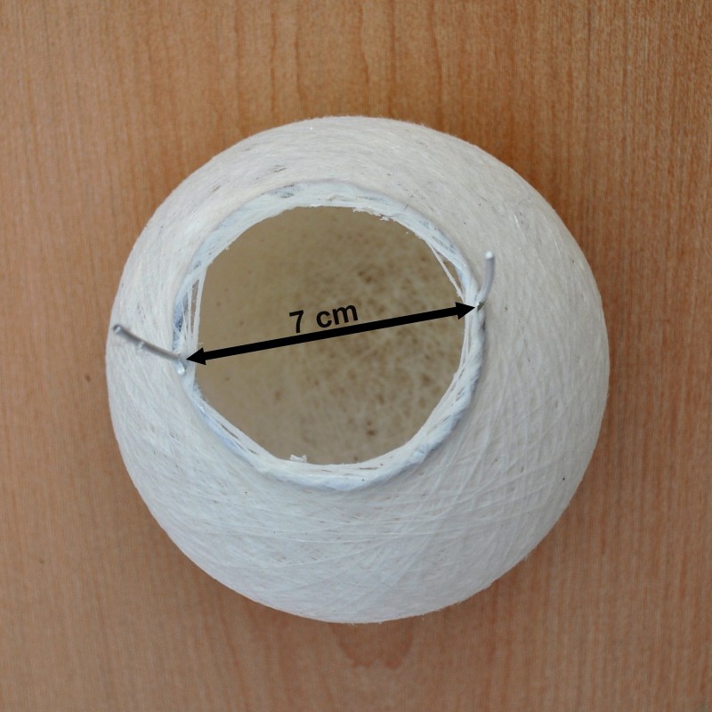 Globe rond en fils de coton et résine