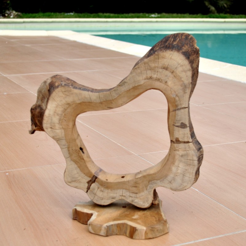 Une superbe sculpture naturelle en bois de teck