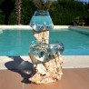 1 vase et un terrarium en verre recyclé soufflé en fusion directement sur du bois flotté, les verres sont amovibles