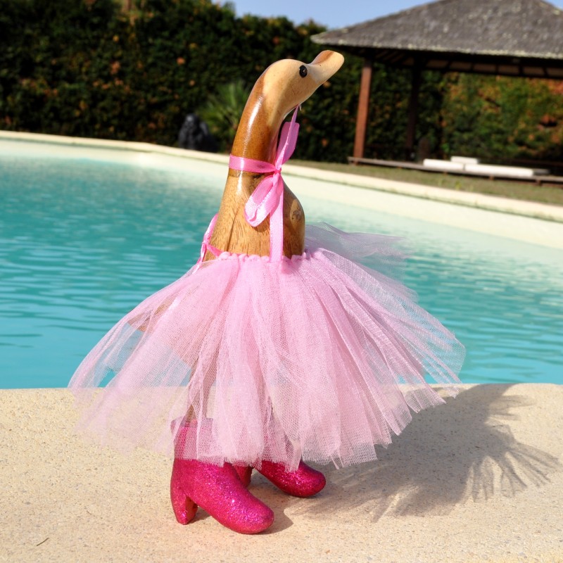Canard en bois en danseuse en tutu rose