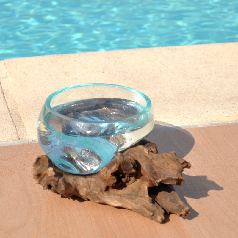 Terrarium, saladier ou ramequin en verre recyclé soufflé coulé en fusion sur du bois flotté.