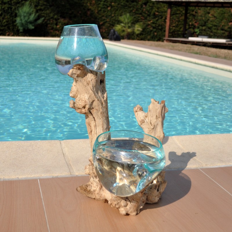 1 vase et un terrarium en verre recyclé soufflé en fusion directement sur du bois flotté, les verres sont amovibles