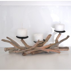 Triple bougeoir en bois flotté.