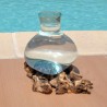 Verre recyclé soufflé et moulé sur du bois flotté