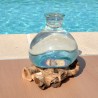 Carafe à décanter ou vase en verre recyclé soufflé à la bouche sur du bois flotté.