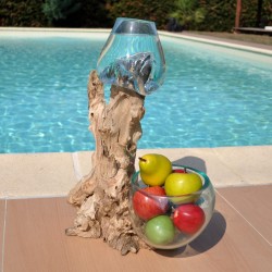 Un vase et un terrarium en verre recyclé soufflé en fusion sur du bois flotté, les verres sont amovibles