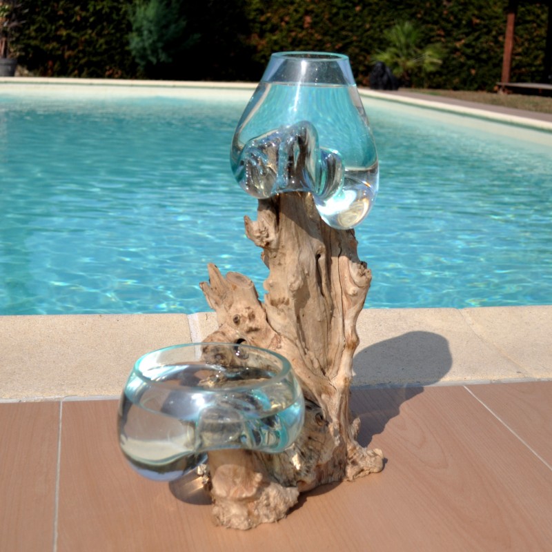Un vase et un saladier en verre recyclé soufflé en fusion sur une même racine