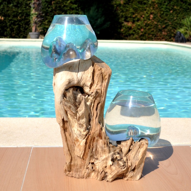 Deux aquariums en verre recyclé soufflé en fusion directement sur du bois flotté, pour le lavage, les verres sont amovibles.