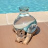 Carafe à décanter ou vase en verre recyclé soufflé à la bouche sur du bois flotté.