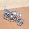 Moto en pièces métalliques et fer recyclé dans le plus pur style déco industrielle