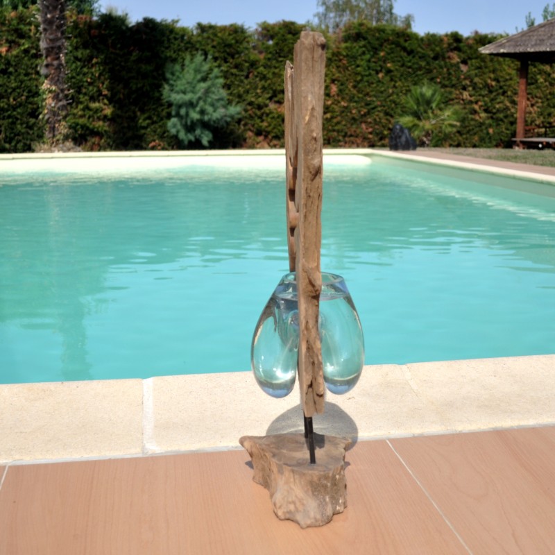Verre soufflé et moulé sur du bois