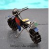Moto en pièces métalliques et fer recyclé dans le plus pur style déco industrielle