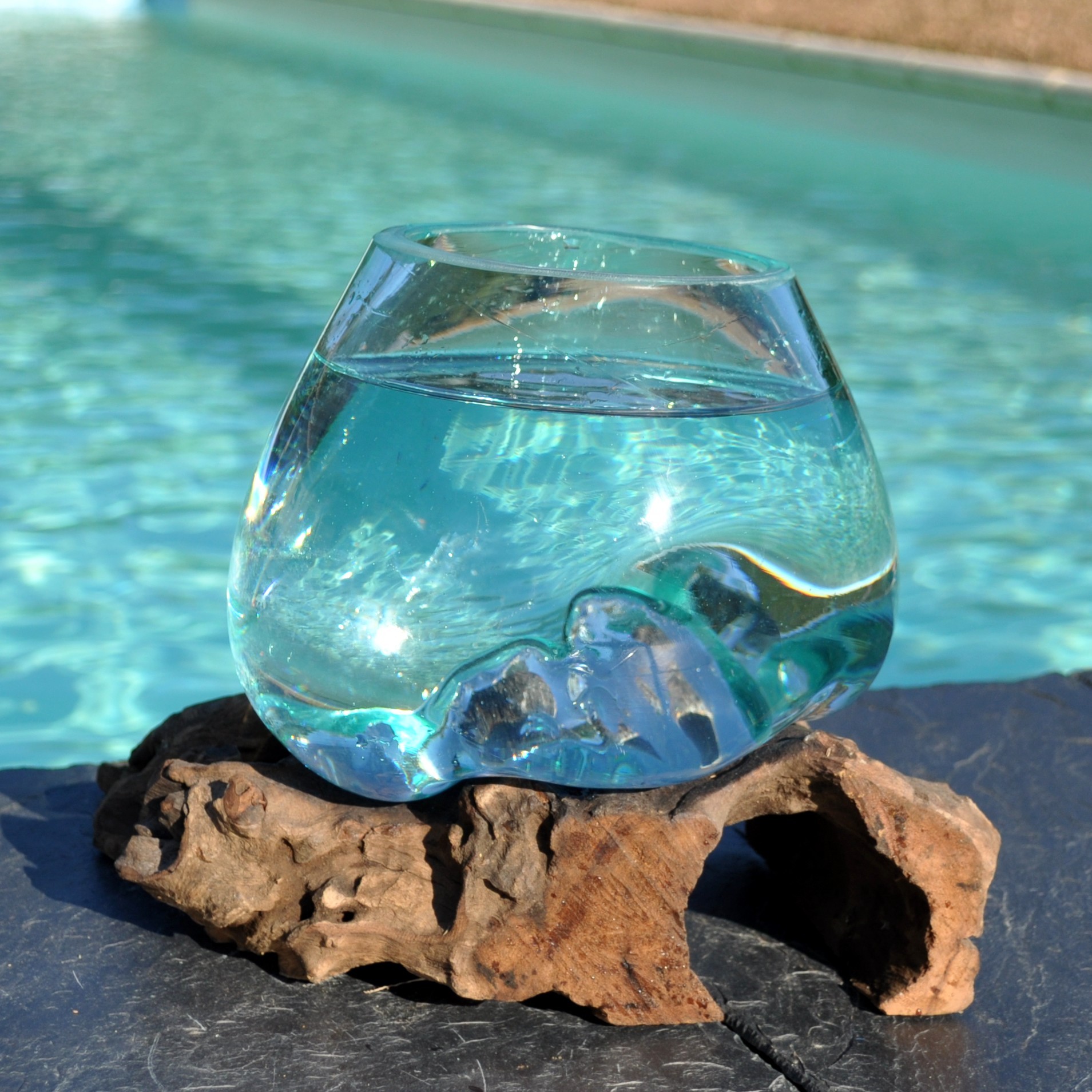 Un superbe petit bol à punch ou petit aquarium en verre soufflé