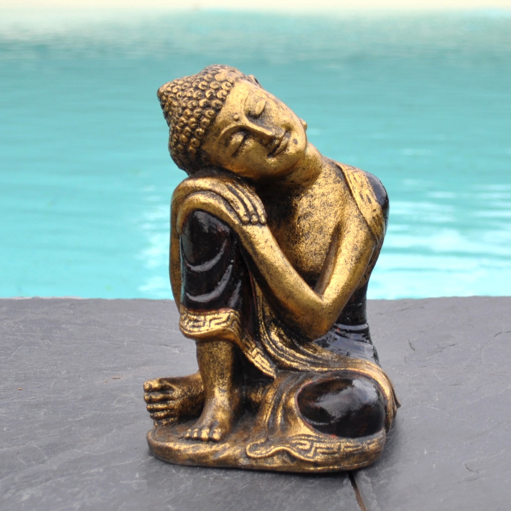 Statuette du Bouddha Zen, couleur or et bordeaux